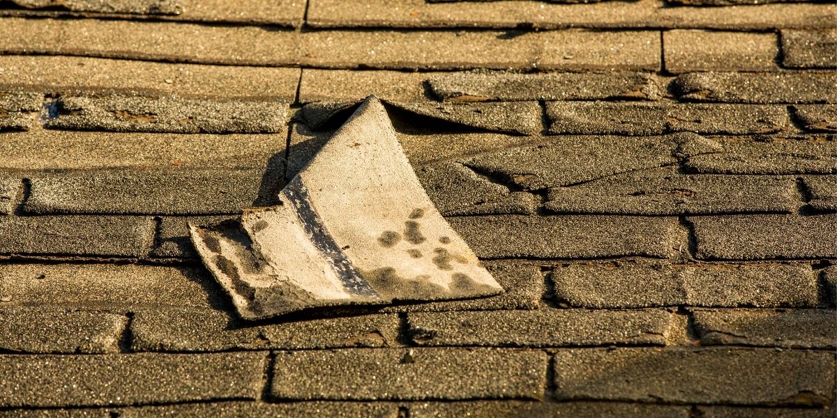How can I tell if my roof in Yorktown needs repair or replacement?