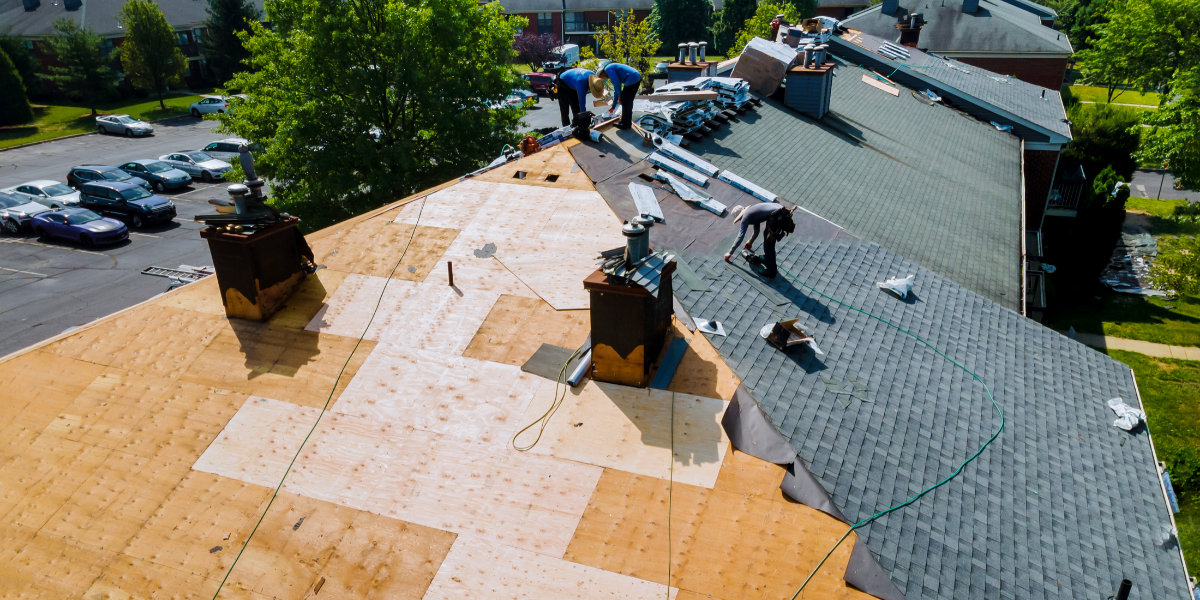 How can I tell if my roof in Centreville needs repair or replacement?