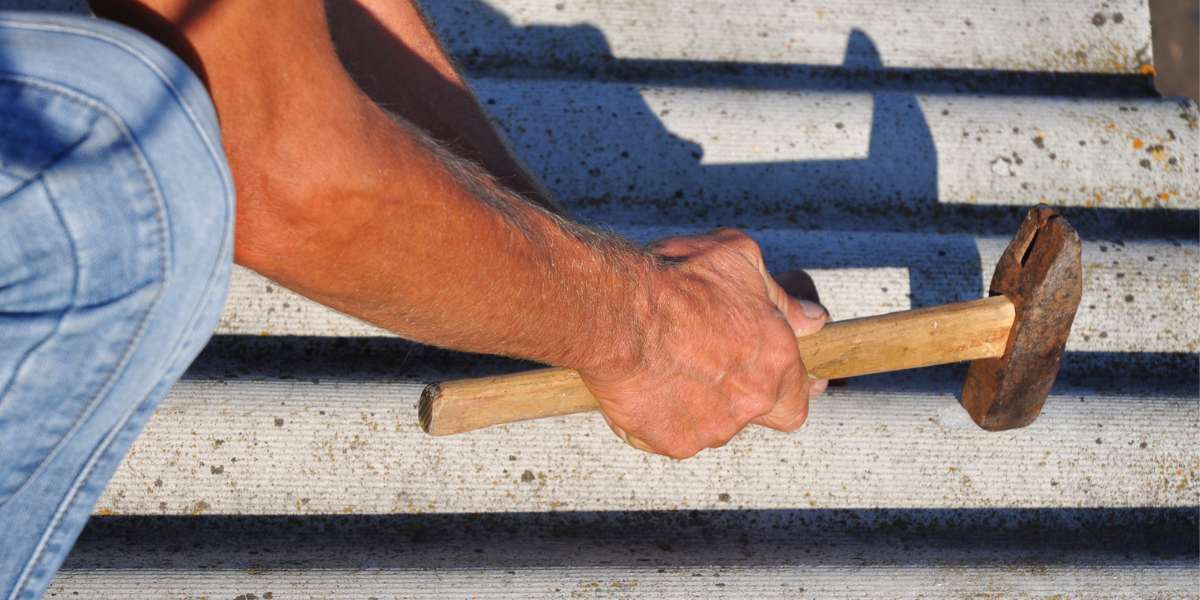 How can I tell if my roof in Mechanicsville needs repair or replacement?