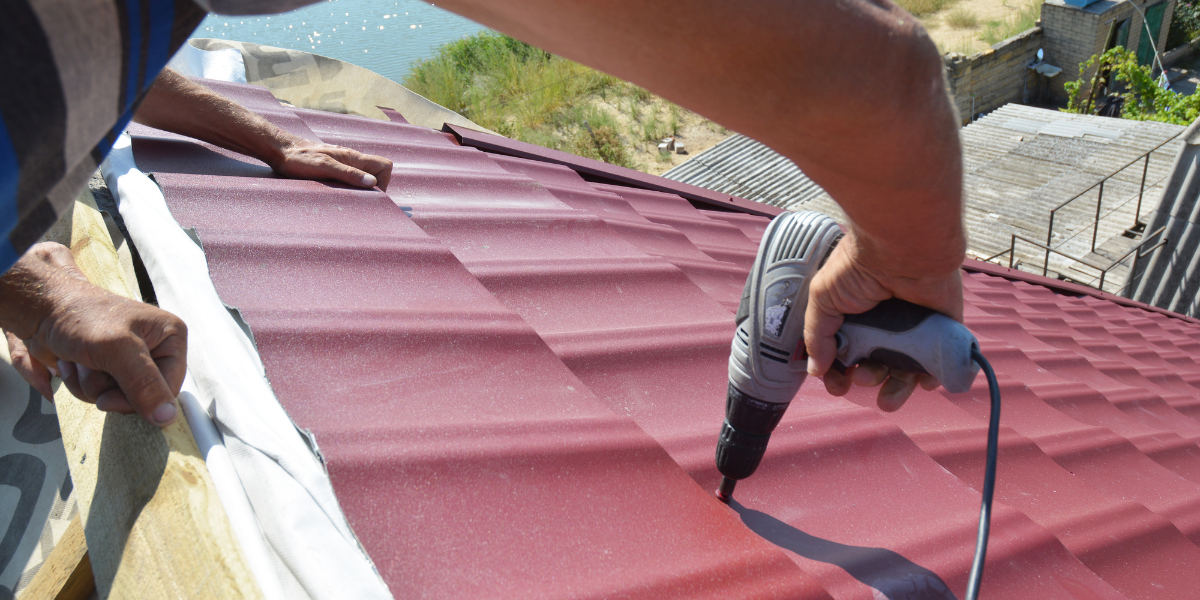 How can I tell if my roof in Lynchburg needs repair or replacement?
