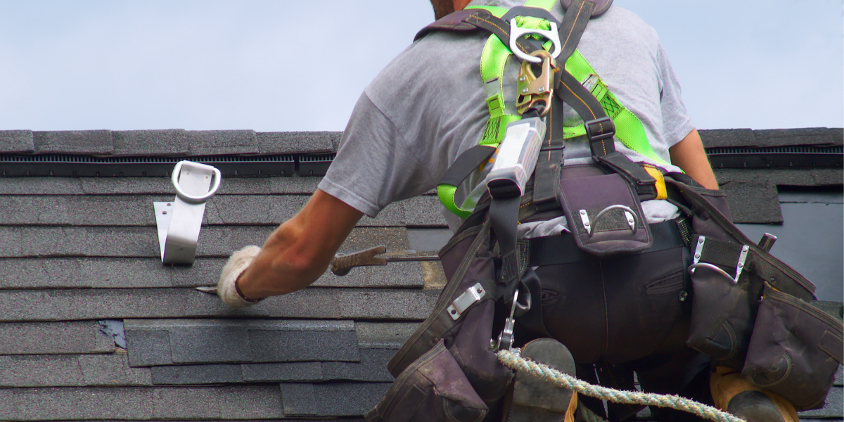 How can I tell if my roof in Manassas needs repair or replacement?